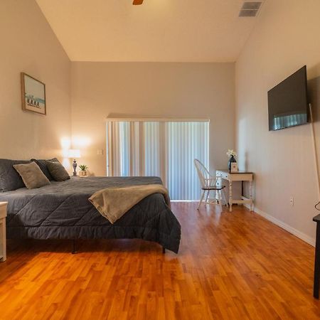 Spacious 4-Bedroom 2-Bath Abode วินเทอร์เฮเวน ภายนอก รูปภาพ