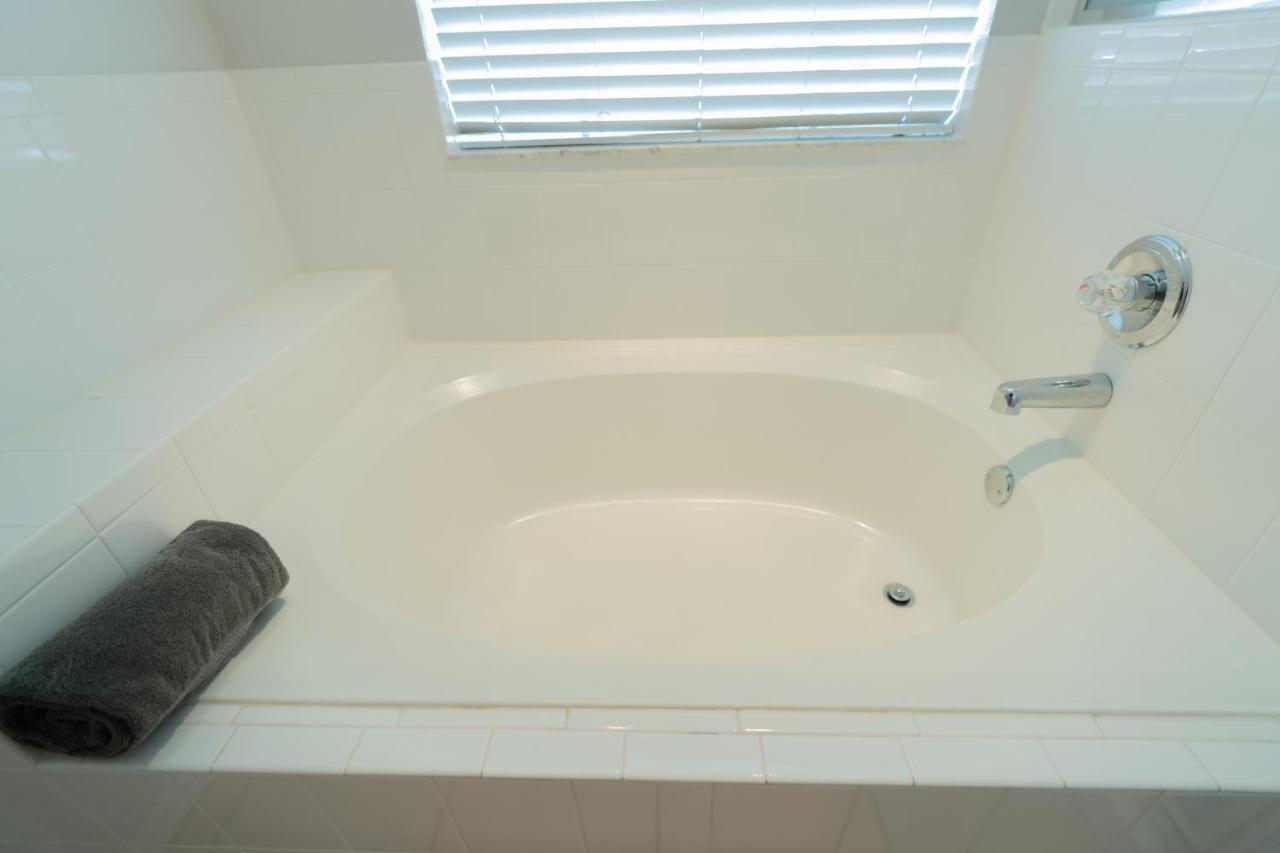 Spacious 4-Bedroom 2-Bath Abode วินเทอร์เฮเวน ภายนอก รูปภาพ